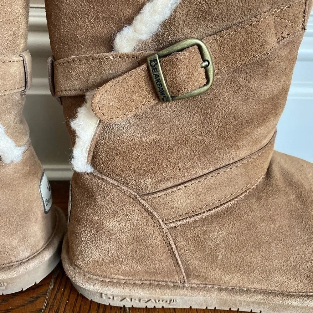 Bearpaw Suede and Shearling Booties with Ankle strap in Chestnut Size 9